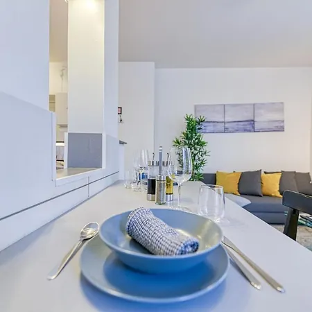 Boss Gare Confort Netflix Climatisation Portable Cours Jean Jaures & Marche Local Appartement